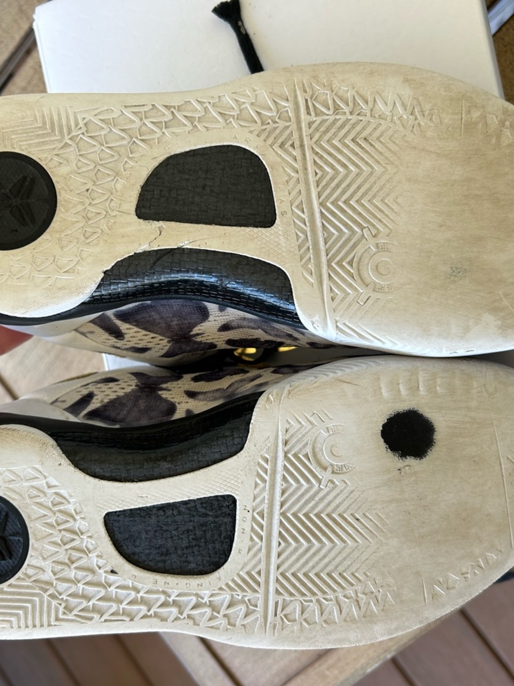 Kobe 8 Pro Toe Nike Leaf-Print Sneakers with Gold Swoosh - Picture 9 of 9